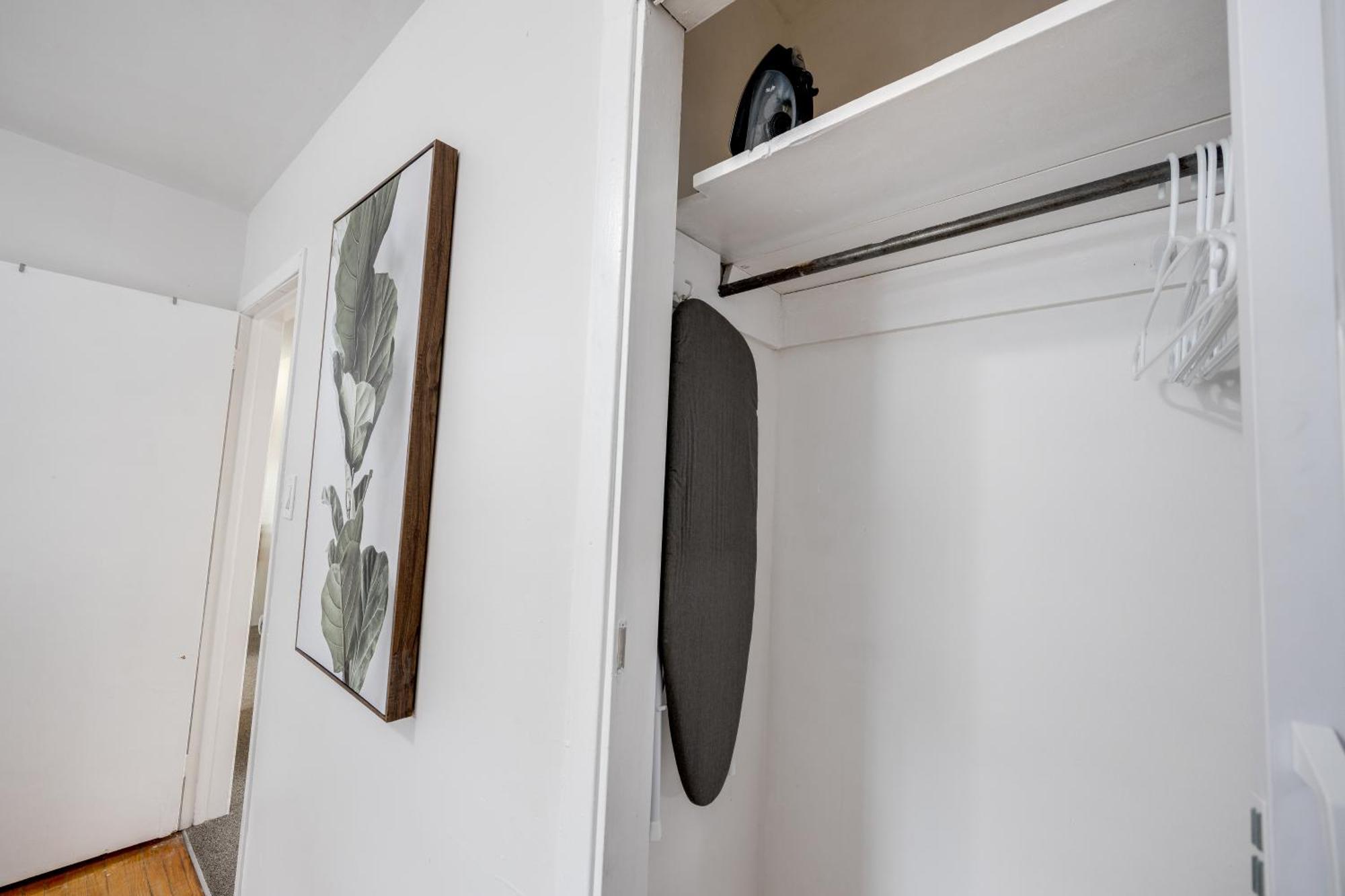 Eglinton West Guest Suite Toronto Ngoại thất bức ảnh
