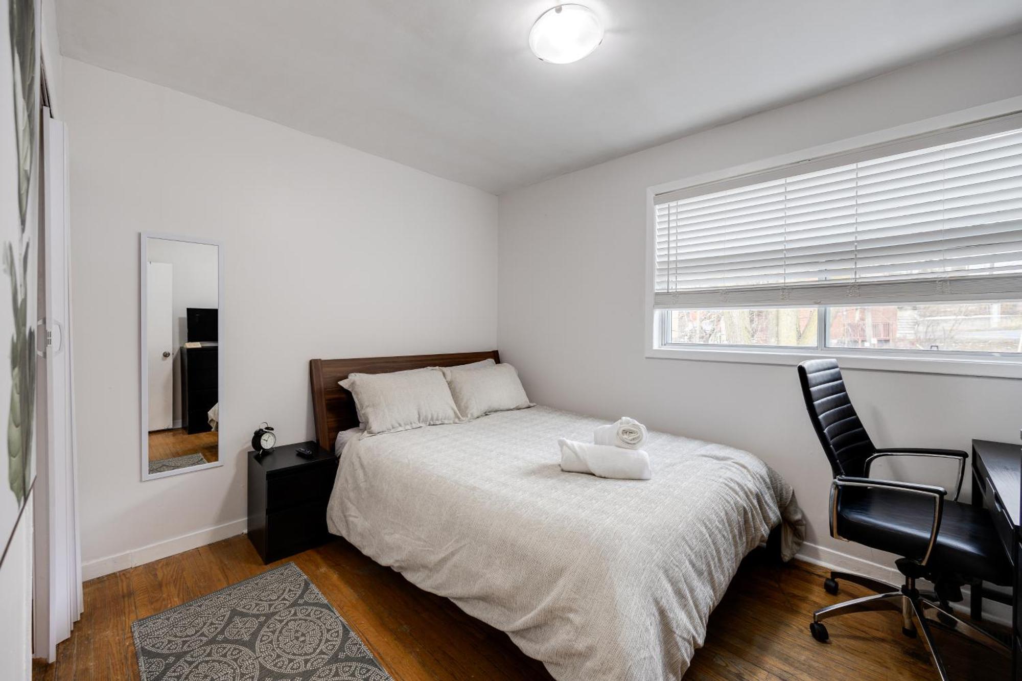 Eglinton West Guest Suite Toronto Ngoại thất bức ảnh