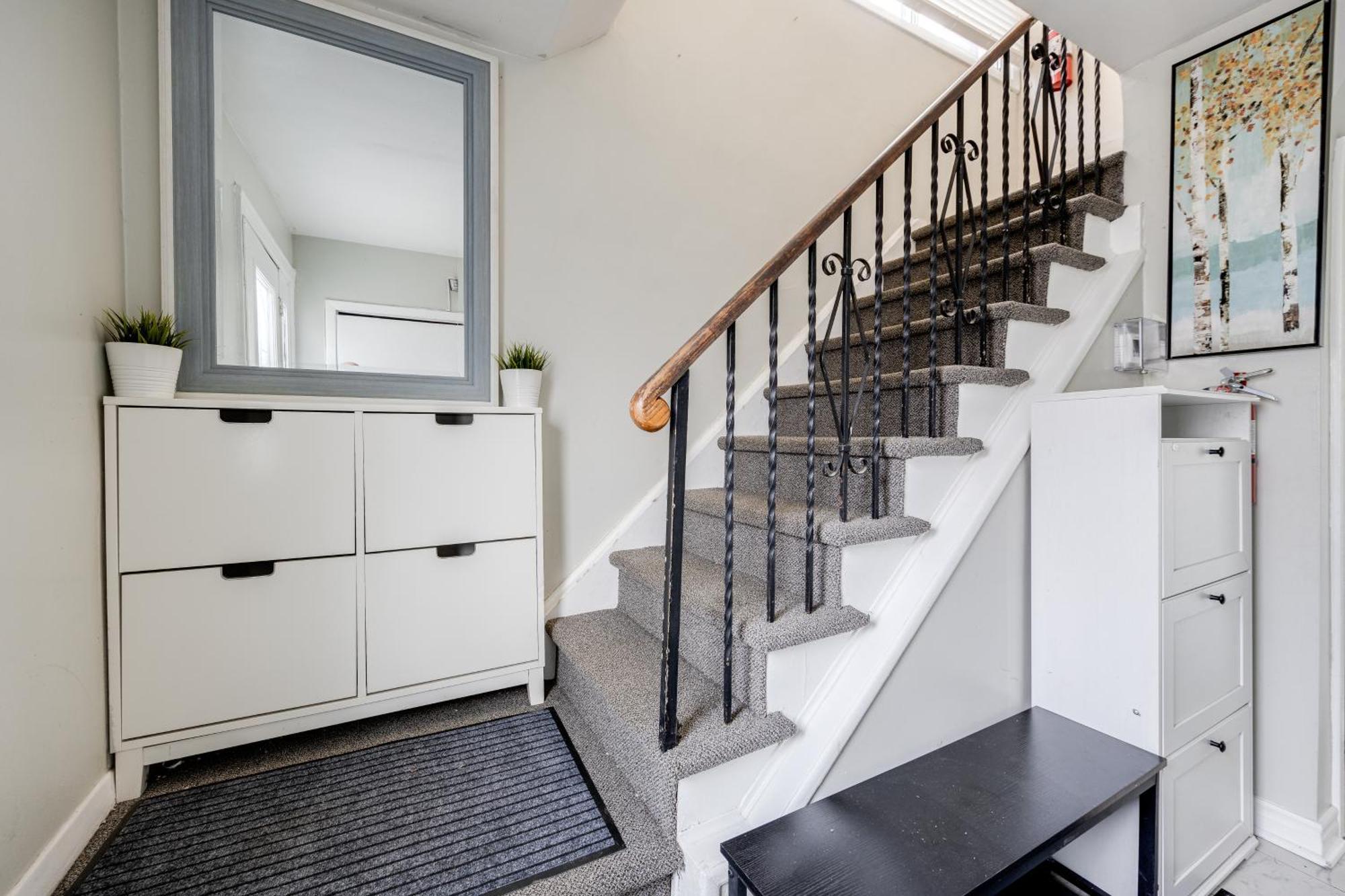 Eglinton West Guest Suite Toronto Ngoại thất bức ảnh