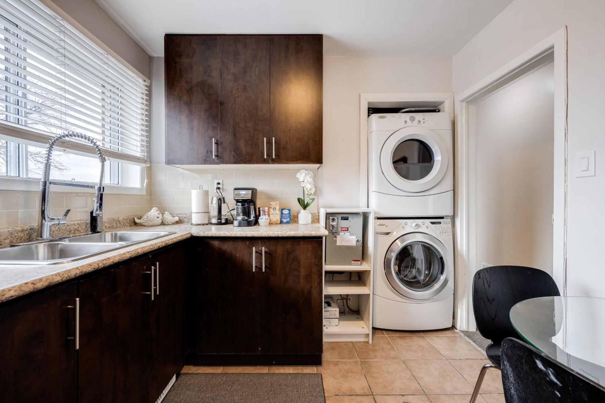 Eglinton West Guest Suite Toronto Ngoại thất bức ảnh