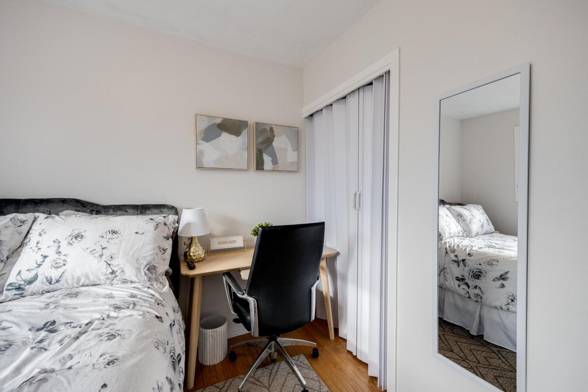 Eglinton West Guest Suite Toronto Ngoại thất bức ảnh