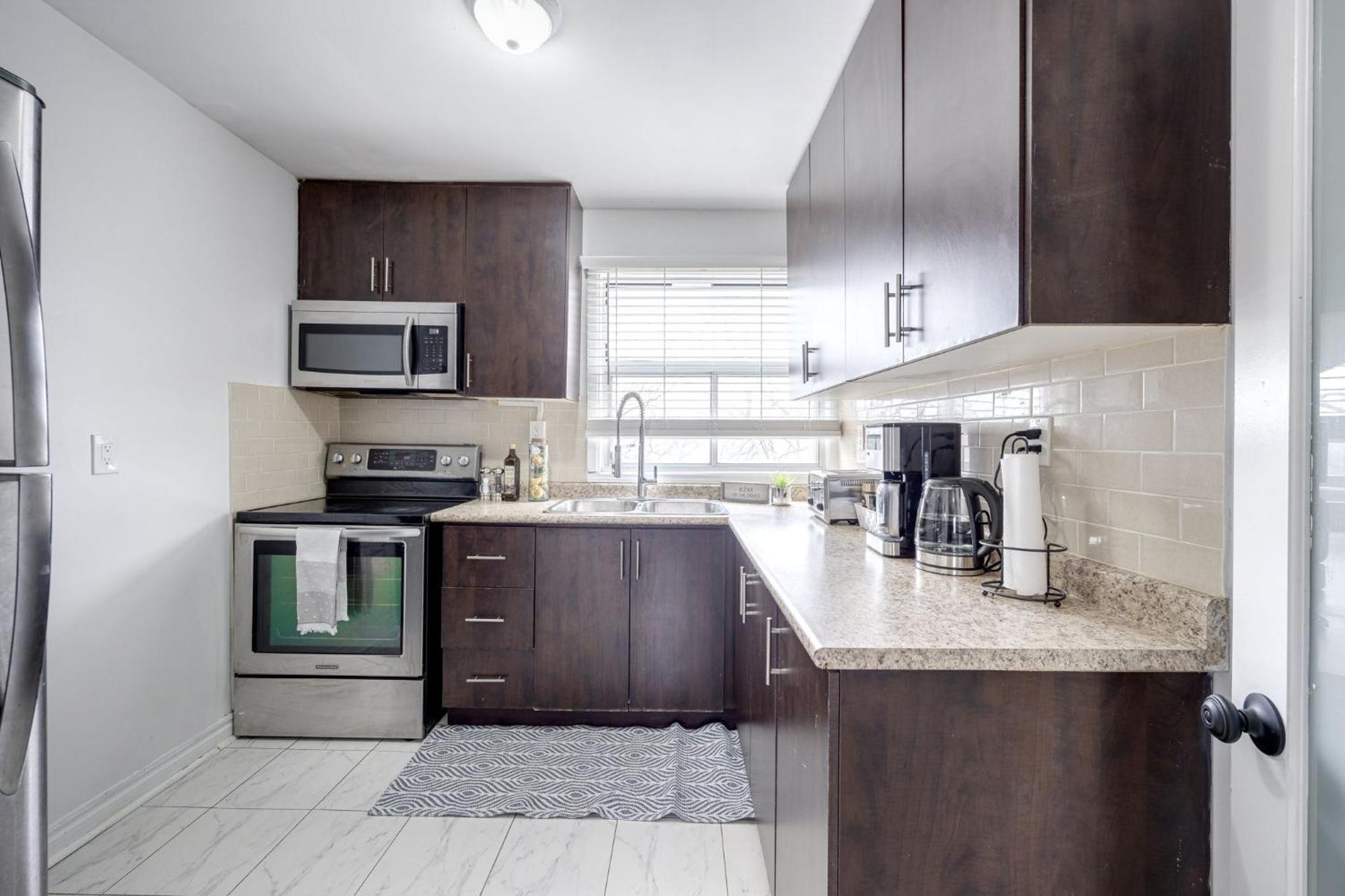 Eglinton West Guest Suite Toronto Ngoại thất bức ảnh