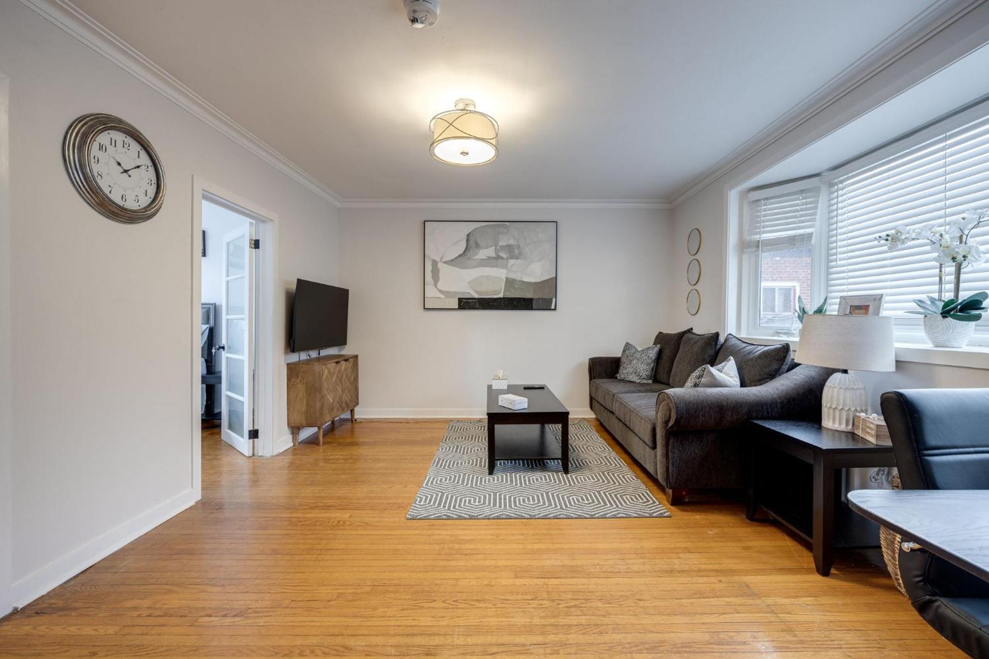 Eglinton West Guest Suite Toronto Ngoại thất bức ảnh