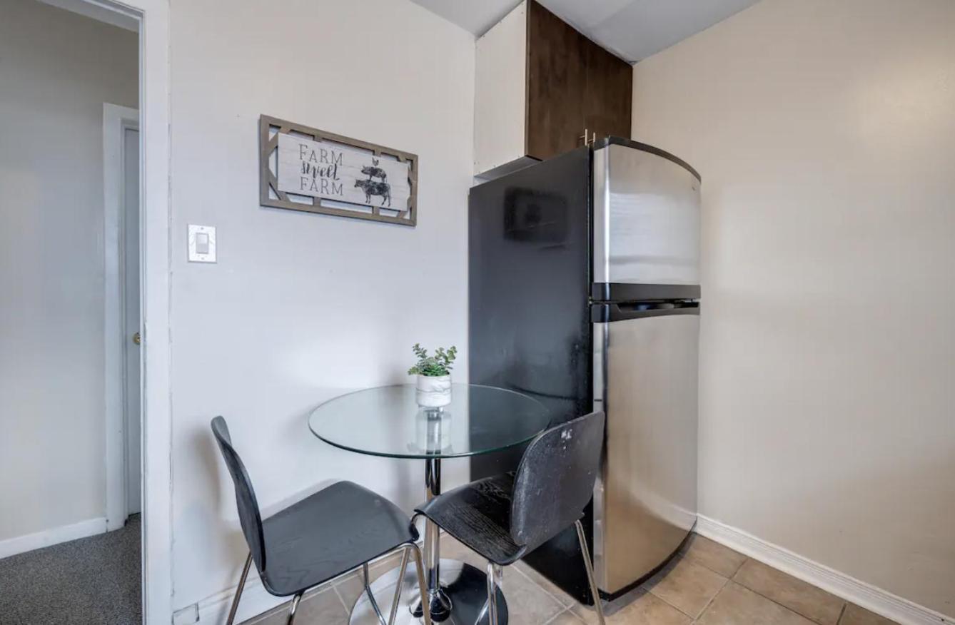 Eglinton West Guest Suite Toronto Ngoại thất bức ảnh