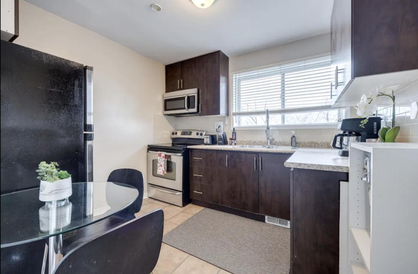 Eglinton West Guest Suite Toronto Ngoại thất bức ảnh