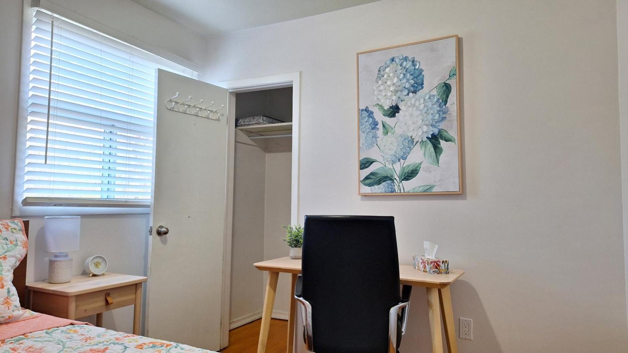 Eglinton West Guest Suite Toronto Ngoại thất bức ảnh